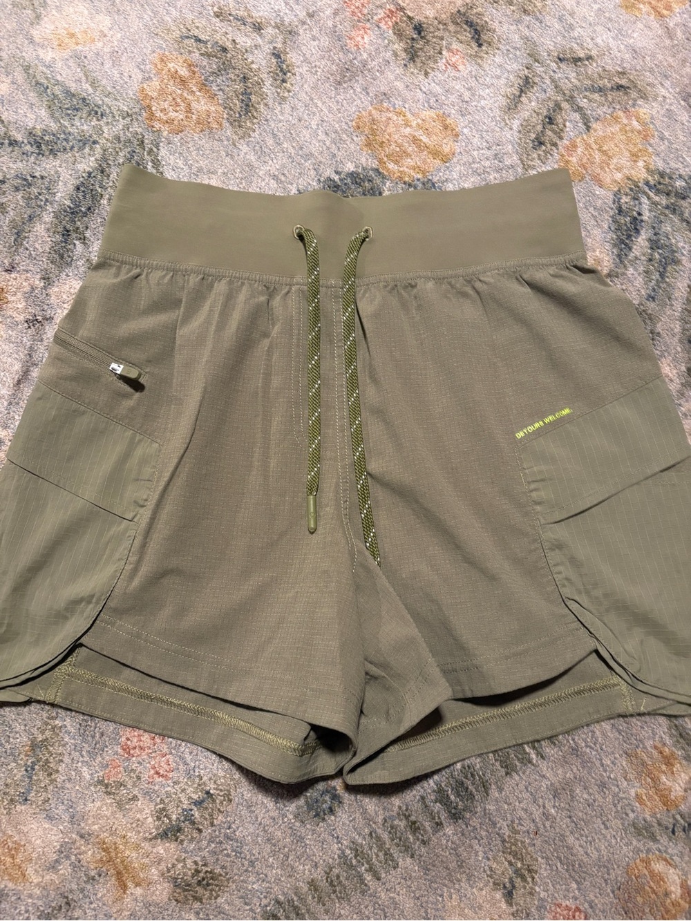Lululemon Size 6 WovenAir High-Rise Hiking Shorts - Picture 2 of 4